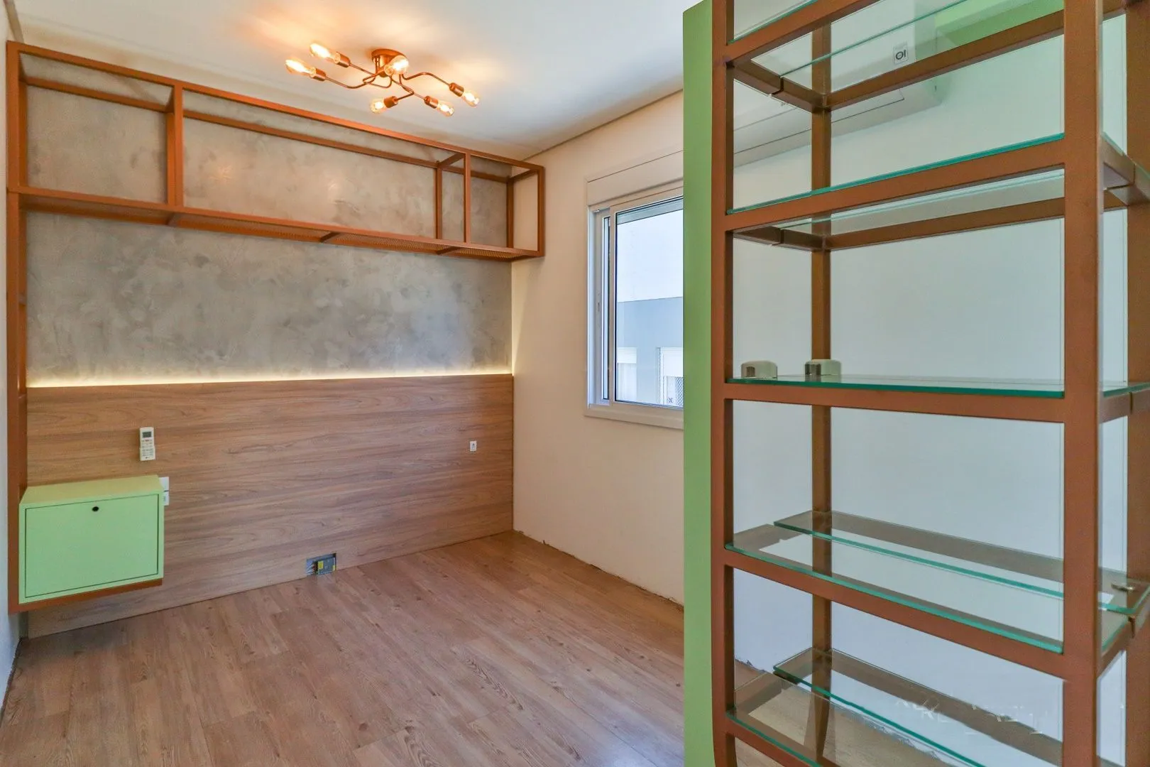 Imagem CASA TRIPLEX COM 4 SUITES E 2 VAGAS- SEMIMOBILIADA