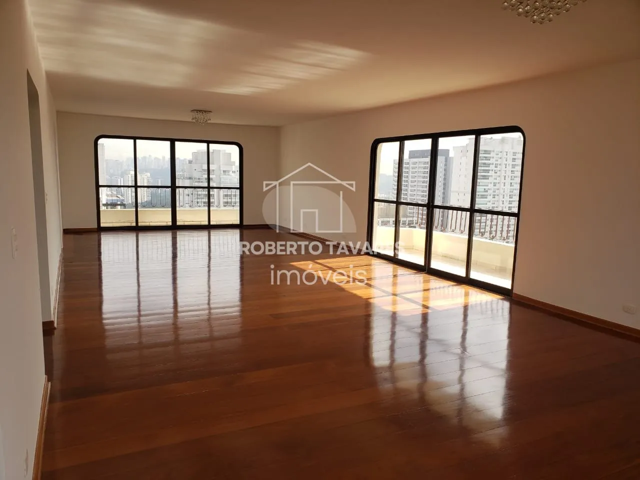 Imagem Cobertura de 6 quartos, 647m² no bairro Jardim Santo Amaro, em São Paulo