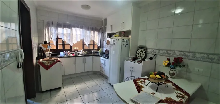 Imagem Casa com 3 Quartos à Venda, 223 m² em Novo Mundo - Curitiba