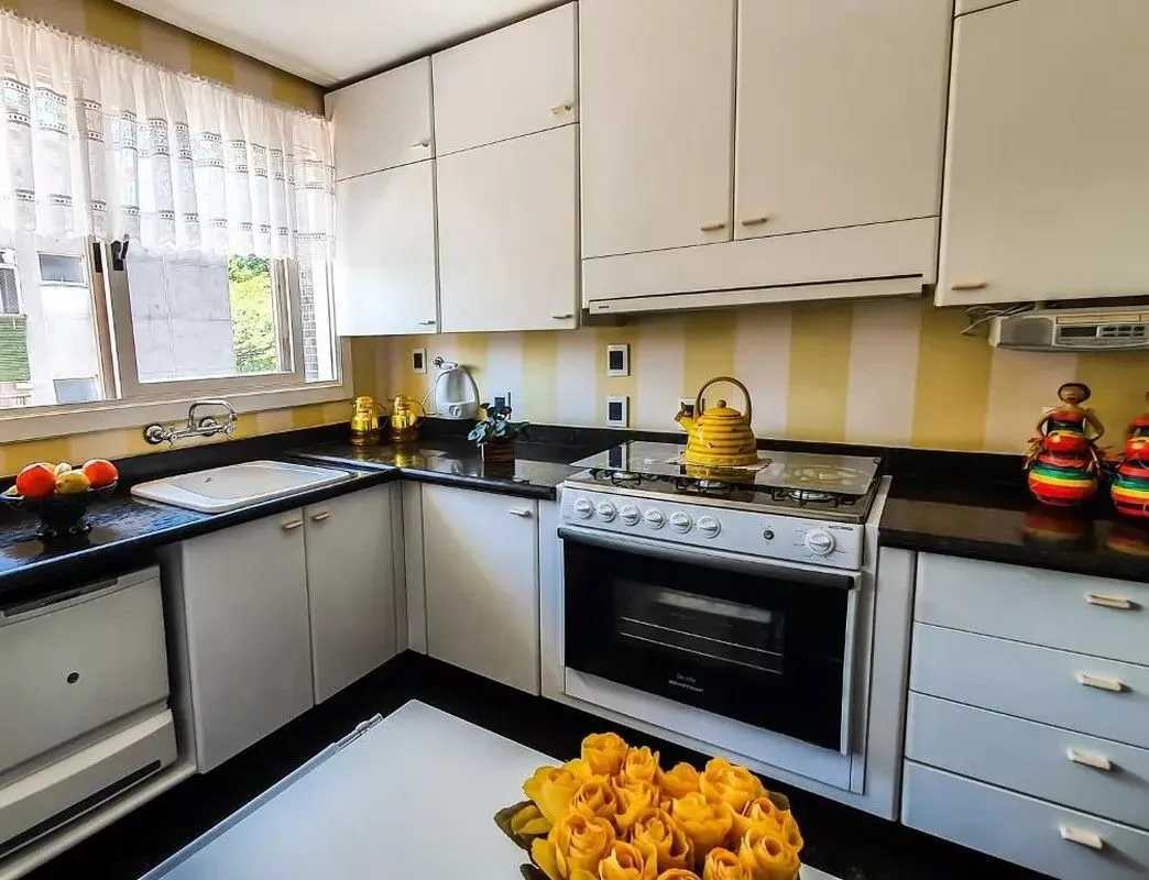 Imagem Vende-se apartamento com 3 quartos (1 suíte), 2 sacadas com churrasqueira, 132m² e 2 vagas - Auxiliadora