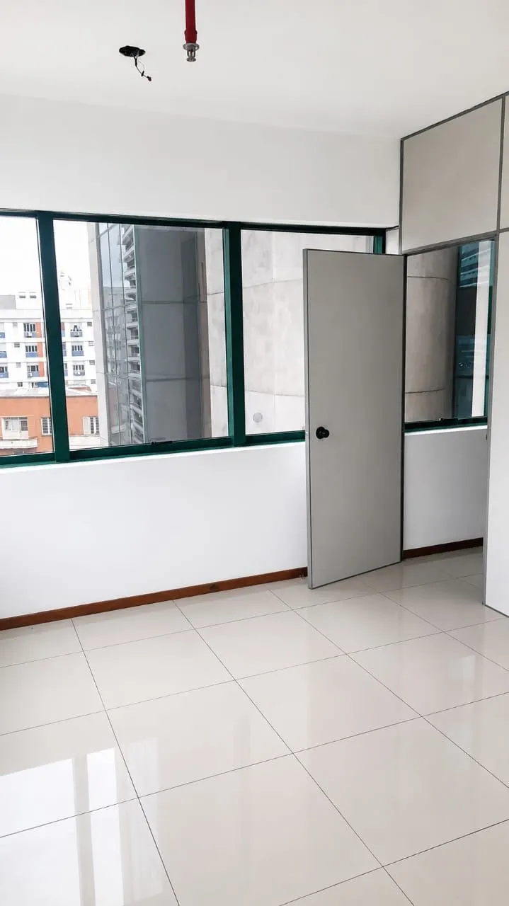 Imagem Sala comercial à venda em Porto Alegre, Centro Histórico, 57.68m2