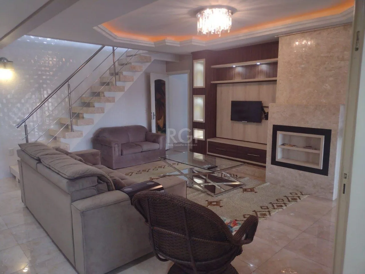 Imagem Casa sobrado mobiliado, 4 dormitórios, 1 suíte, 4 vagas de garagem, Bairro Bom Principio