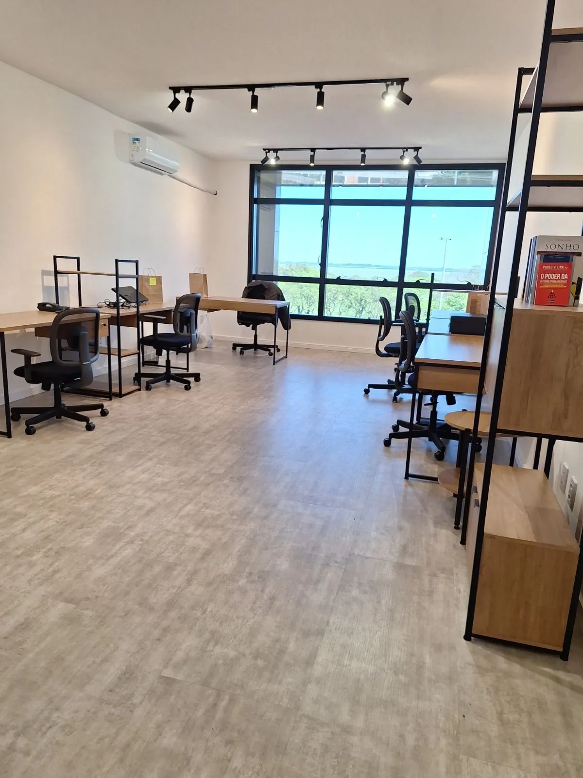 Imagem Sala Comercial mobiliada no Menino Deus