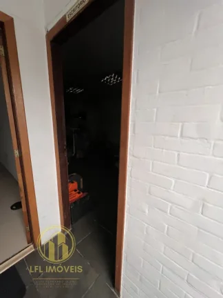 Imagem Galpão com 750 m² de área construida, em terreno de 600 m², atualmente servindo para operação ...