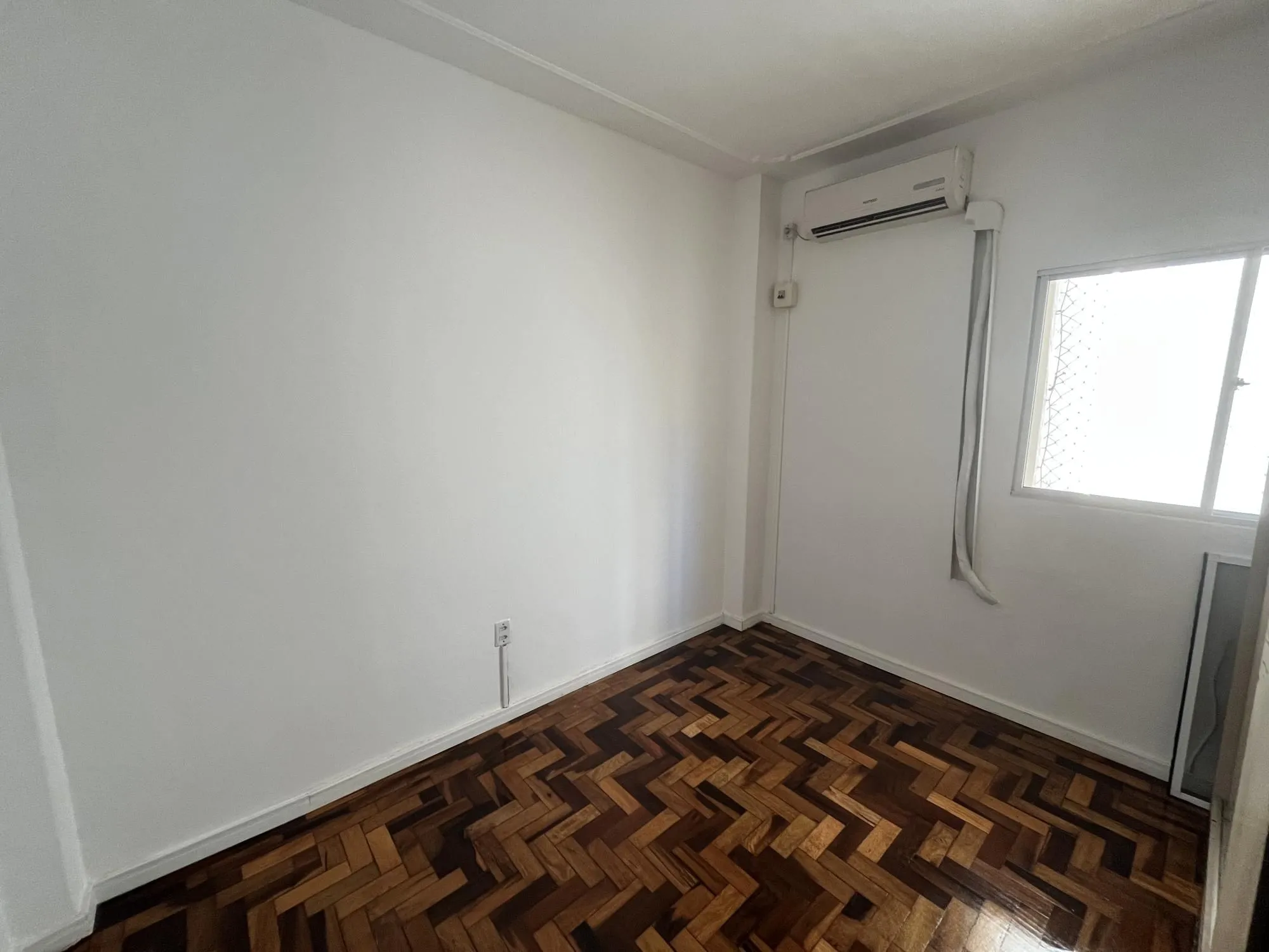 Imagem Reformado! Apartamento de 2 quartos no centro de Porto Alegre