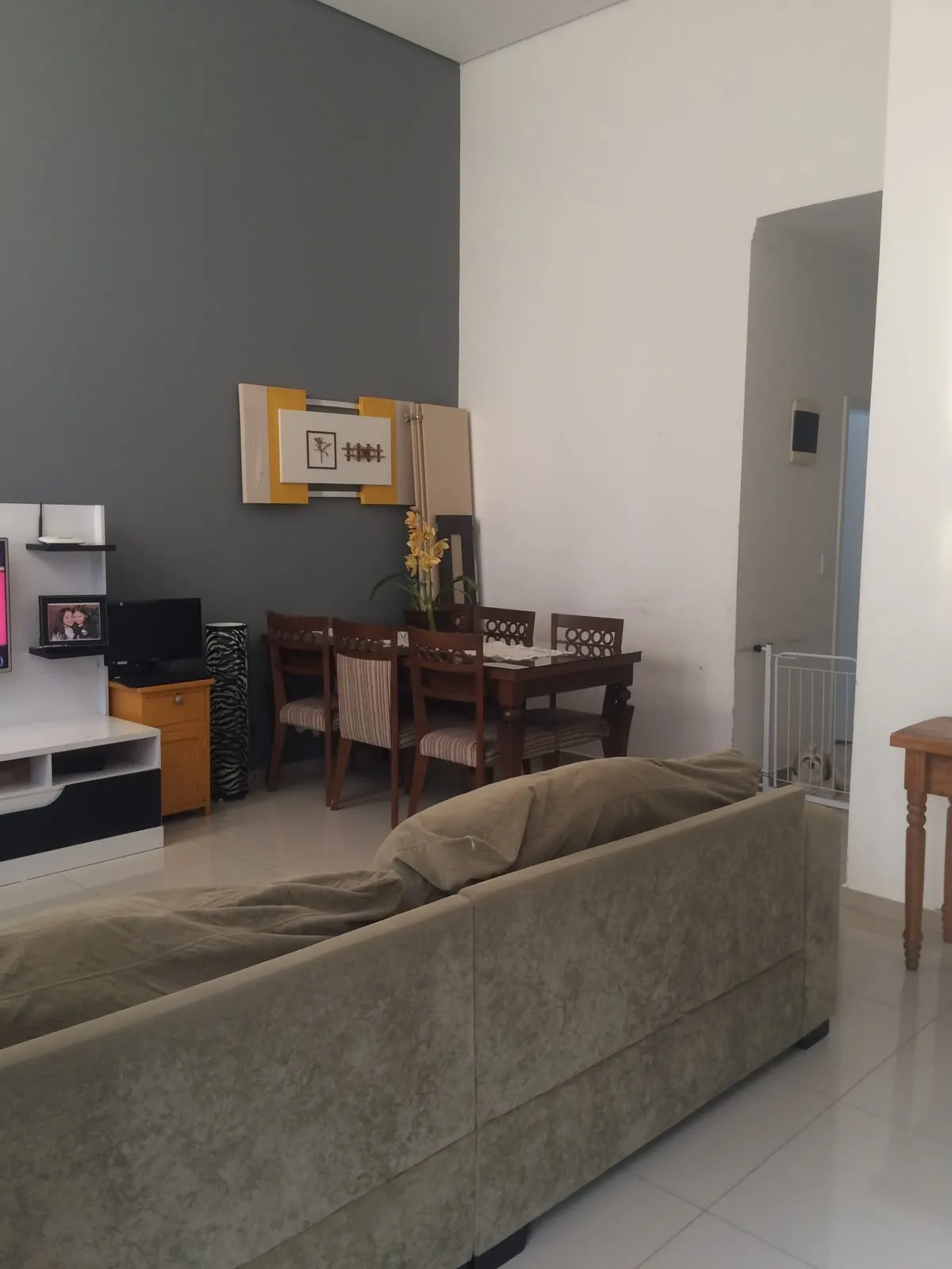 Imagem Casa no Horto Florestal 2 | 176 m² de terreno | 106,60 m² de área construída | 3 dormitórios, sendo 1 suíte | Sala com pé-direito alto | 3 Vagas