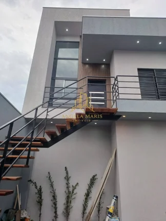 Imagem Casa Sobrado 3 dormitórios ( 1 suíte), 2 vagas, Vila Branca Jacareí.
