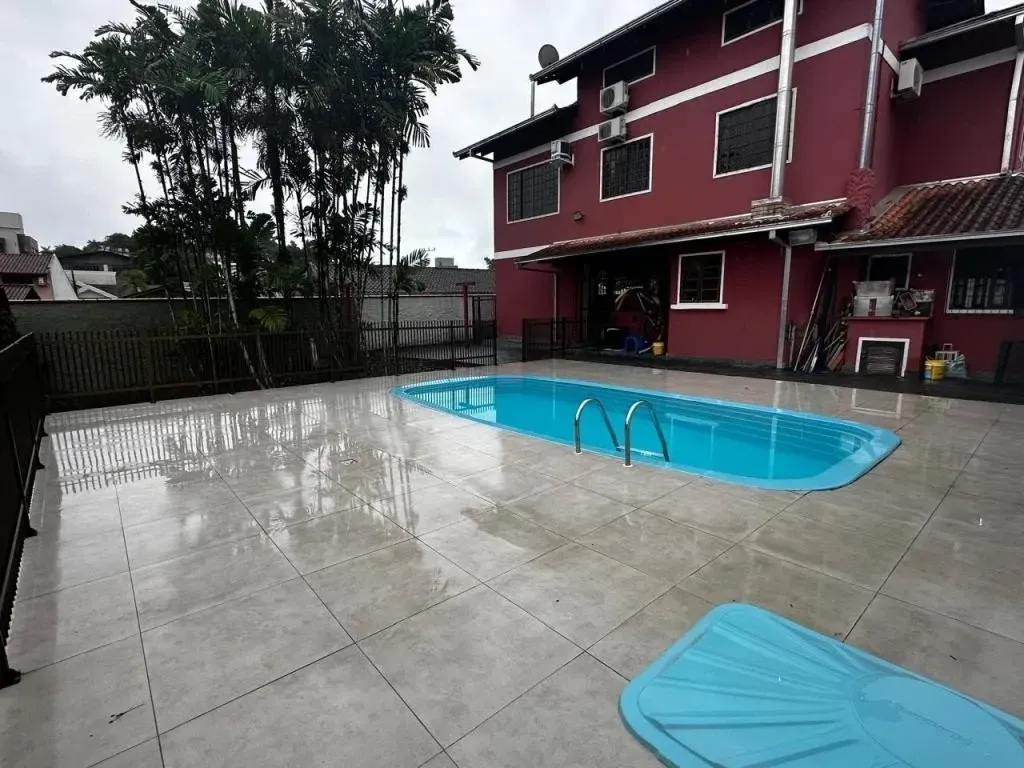 Imagem Casa com 3 Quartos à Venda, 193 m² em Bom Retiro - Joinville