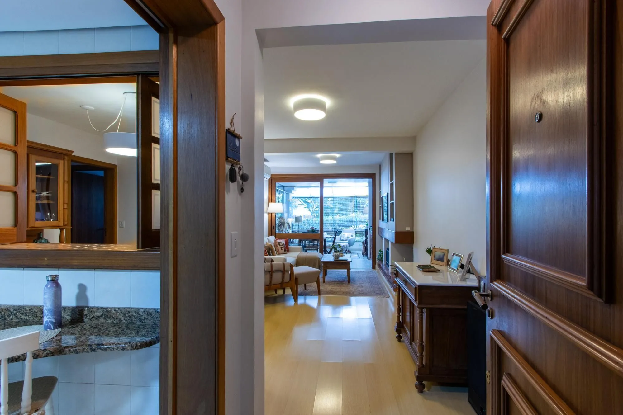 Imagem Apartamento de 4 dormitórios, 1 suíte e 2 vagas escrituradas - Bairro Ipanema.