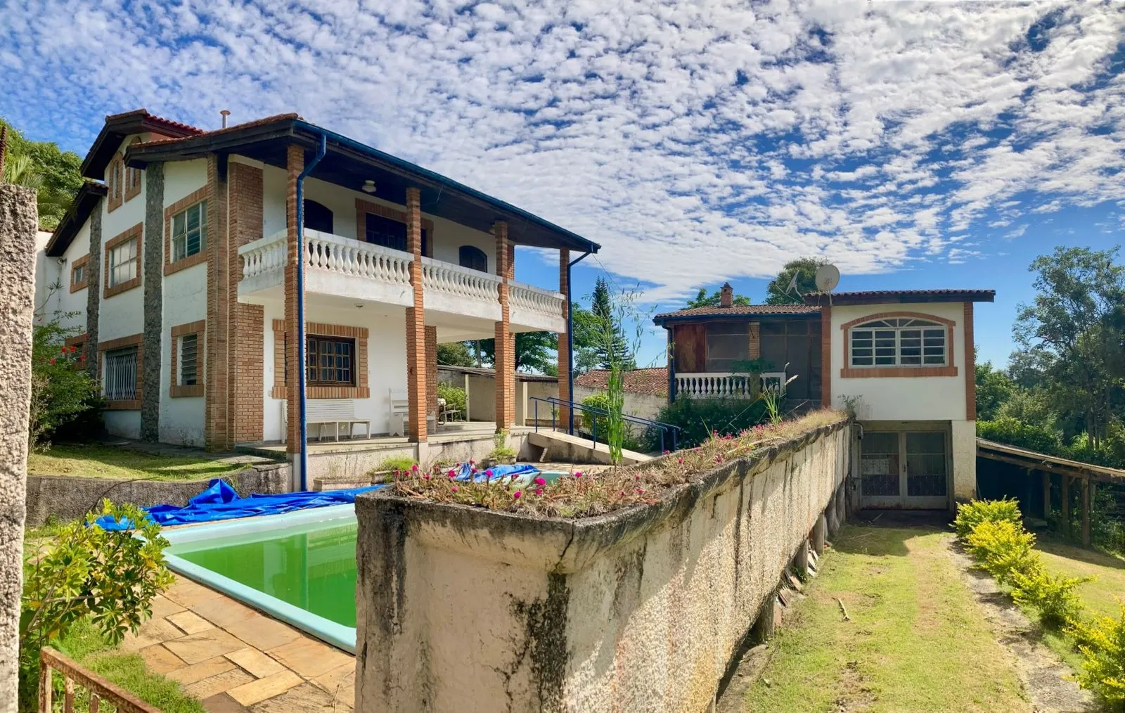 Foto do imóvel Linda Chácara de 3000m² com Casa Sobrado, Piscina, e Pomar ? Porteira Fechada em Aracoiaba da Serra em COLINAS 1, ARAÇOIABA DA SERRA - SP