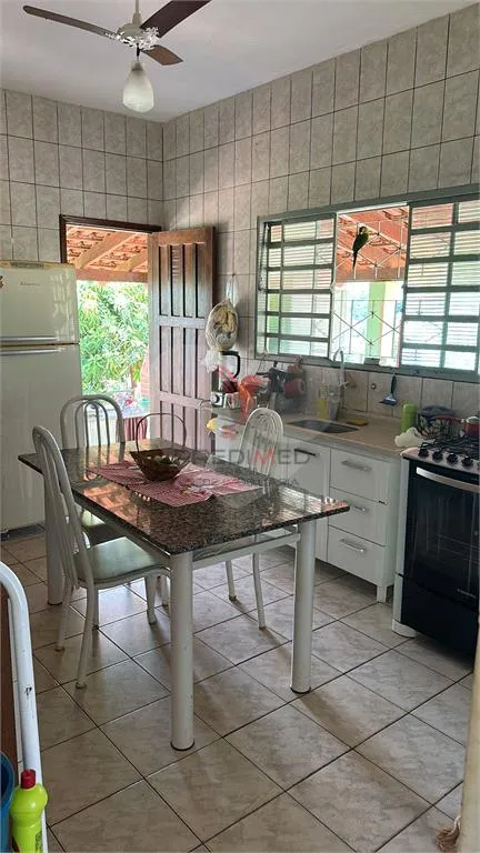 Imagem Fazenda/Sítios/Chácaras de 3 quartos, 137m² no bairro Águas Claras, em Iacanga