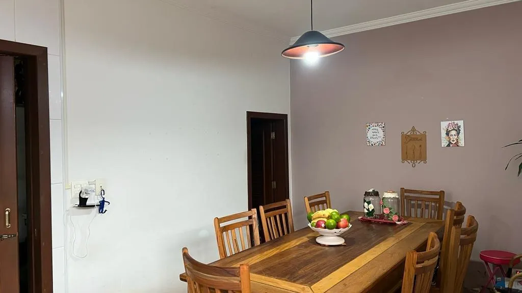 Imagem Charmosa Casa no Coração de Piedade - Conforto e Elegância em Cada Detalhe
