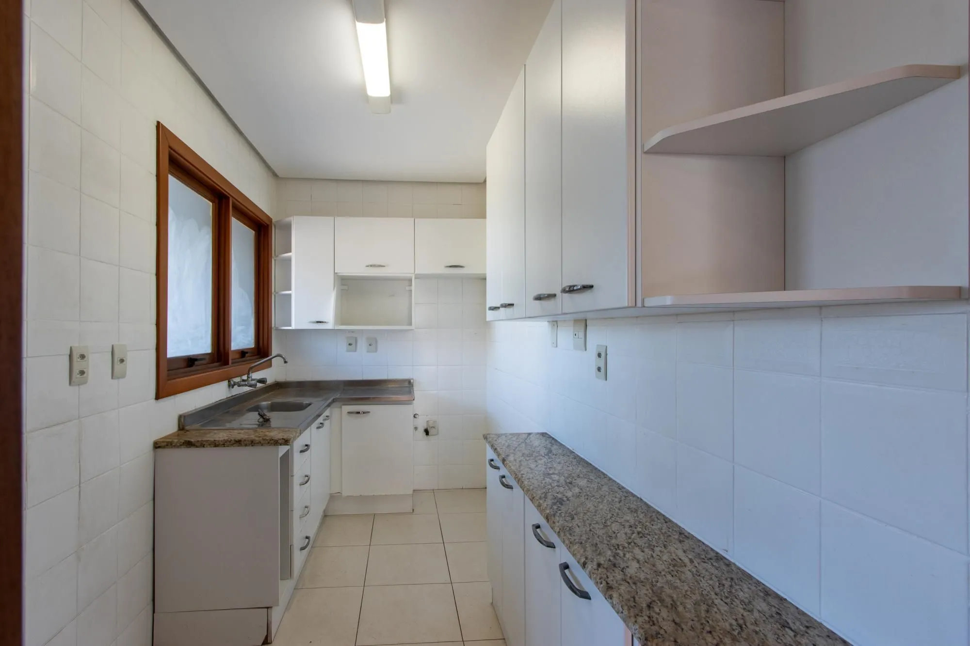 Imagem COBERTURA 2 QUARTOS, 2 VAGAS INDIVIDUAIS ESCRITURADAS, ELEVADOR - BAIRRO SANTO ANTONIO