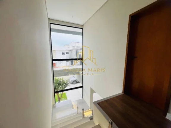 Imagem Casa Sobrado, 4 dormitórios ( 4 suítes), 2 vagas, Condomínio Aruana, Bairro Floresta - Sjc.