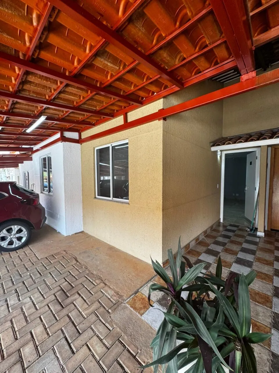 Imagem Casa térrea em condomínio. 2 quartos com 2 vagas.