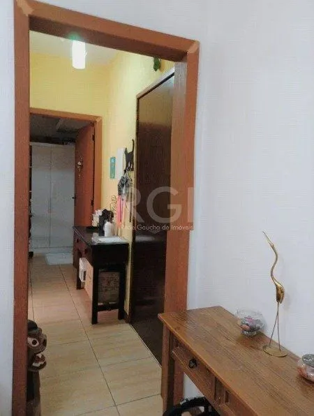 Imagem Apartamento no Menino Deus de 2 dormitórios e dependência térreo com pátio