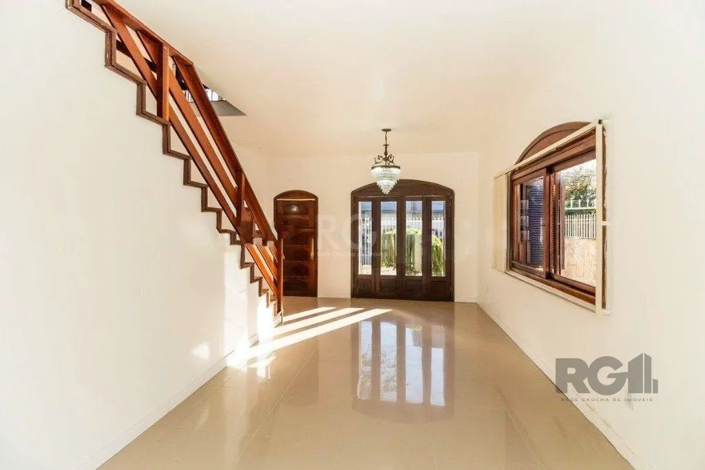 Imagem Casa de 266m² - 5 dormitórios, 5 vagas no bairro São João