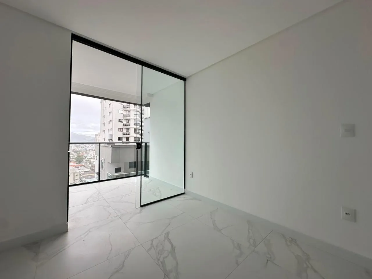 Imagem Apartamento à venda com 692m2 por R$ 950.000,00