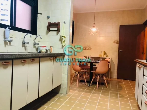 Imagem 3 quartos, 5 banheiros, maravilhosa sala com sacada, cozinha ampla, TRÊS VAGAS DE GARAGEM.