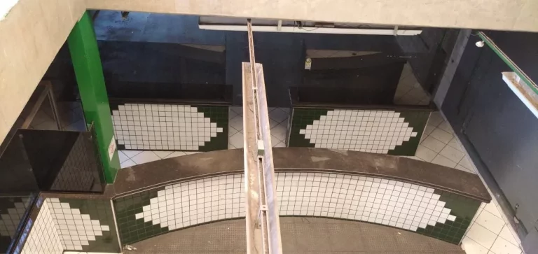 Imagem Excelente Imóvel com área total construída de 853,00 mt2, sendo dividido em:* Amplo salão térre...