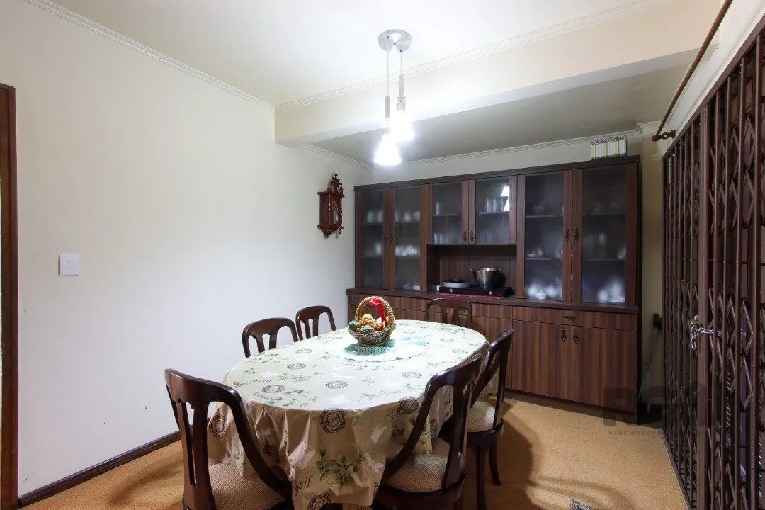 Imagem Casa a venda com 03 dormitórios, living 03 ambientes com vista para o Rio.