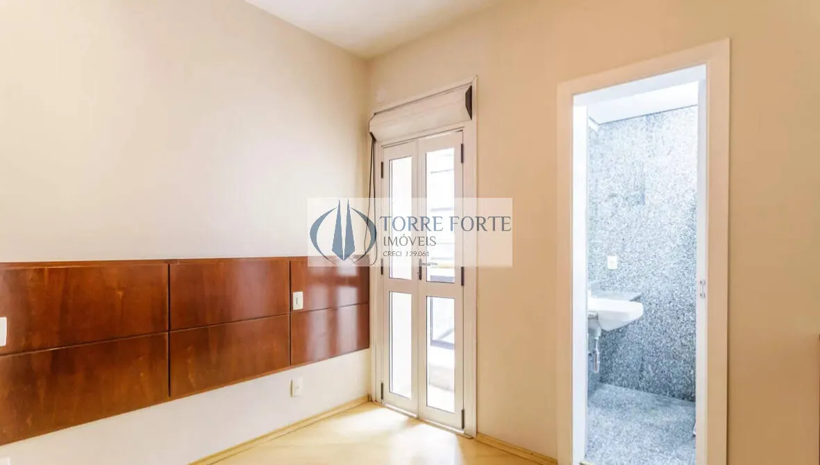 Imagem Lindo apartamento com 3 dormitórios, 2 vagas e varanda em Moema
