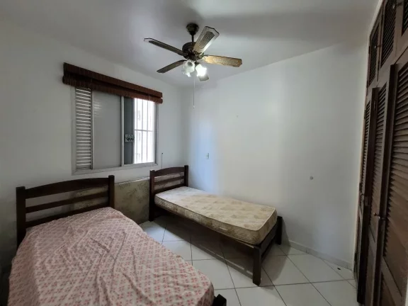 Imagem PITANGUEIRAS – UMA QUADRA DA PRAIA, MARAVILHOSO APARTAMENTO TOTALMENTE REFORMADO, GARAGEM NO PRÉDIO, LOCALIZAÇÃO PRIVILEGIADA.