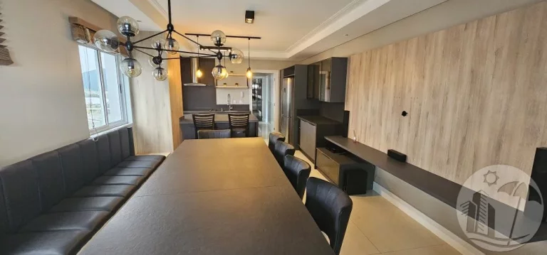 Imagem Luxo à Beira-Mar Cobertura Duplex na Barra Sul de BC 5/4 5 V