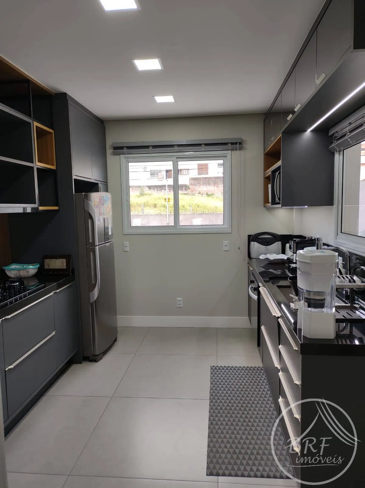 Imagem Ótima Casa Semi Nova Estreito Florianópolis/SC -3 suítes lavabo até 8 vagas