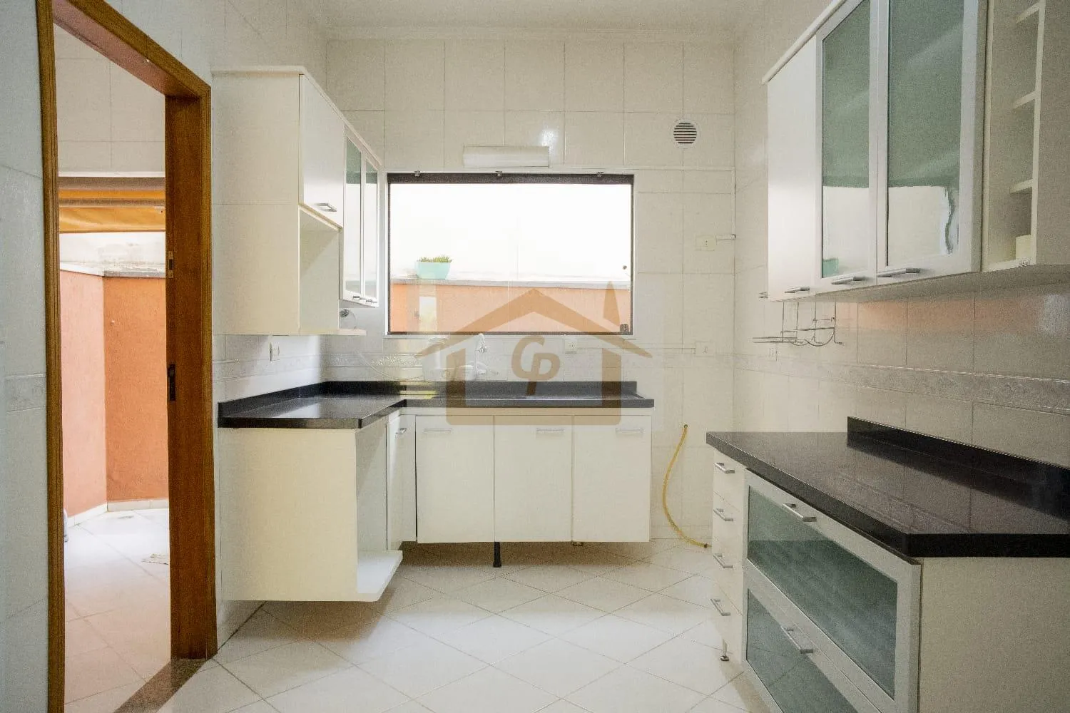 Imagem Duas suítes,, 2 vagas cobertas - Casa em Villagio - Bosque da Saúde