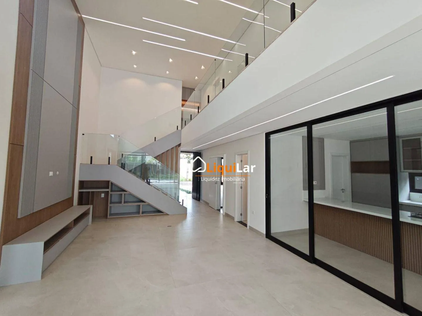 Imagem Sobrado de Alto Padrão no Alphaville II com 4 Suítes, Piscina e Suíte Master com Closet