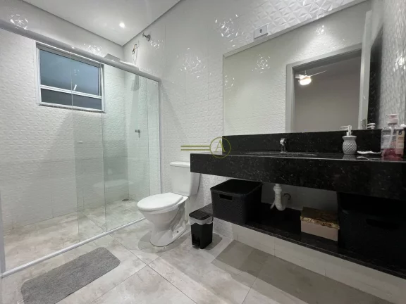 Imagem Casa novíssima térrea, 100 metros da praia, piscina e lavabo