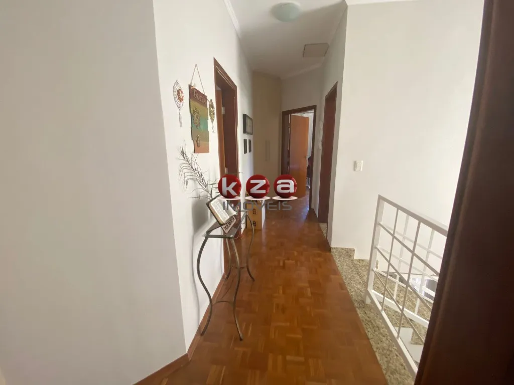 Imagem Casa a venda em condomínio em Valinhos-SP, fácil acesso para rodovias e Campinas: 3 quartos, 1 suite, 3 salas, 4 banheiros, 2 vagas.