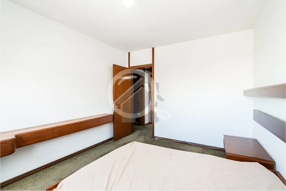 Imagem Excelente Oportunidade para Reforma Amplo apartamento de 232m² localizado na Rua João Abott, no ba...