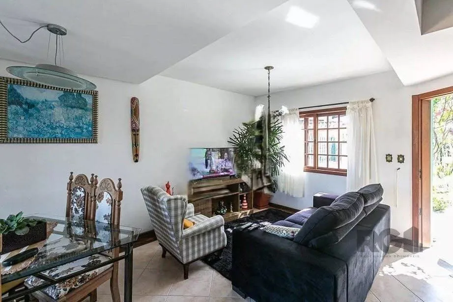 Imagem Casa com 161m² e 3 dormitórios com suíte, piscina no bairro Espírito Santo em PORTO ALEGRE