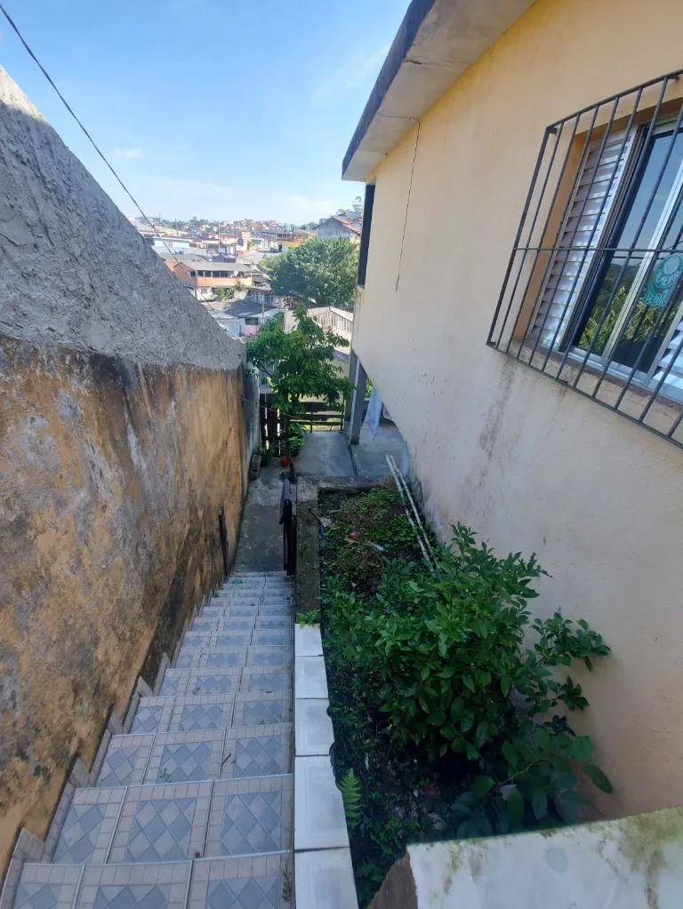 Imagem Imperdível casa à venda em Ribeirão Pires-SP, bairro Aliança: 4 quartos, 4 banheiros, 3 vagas, 335m² de área!