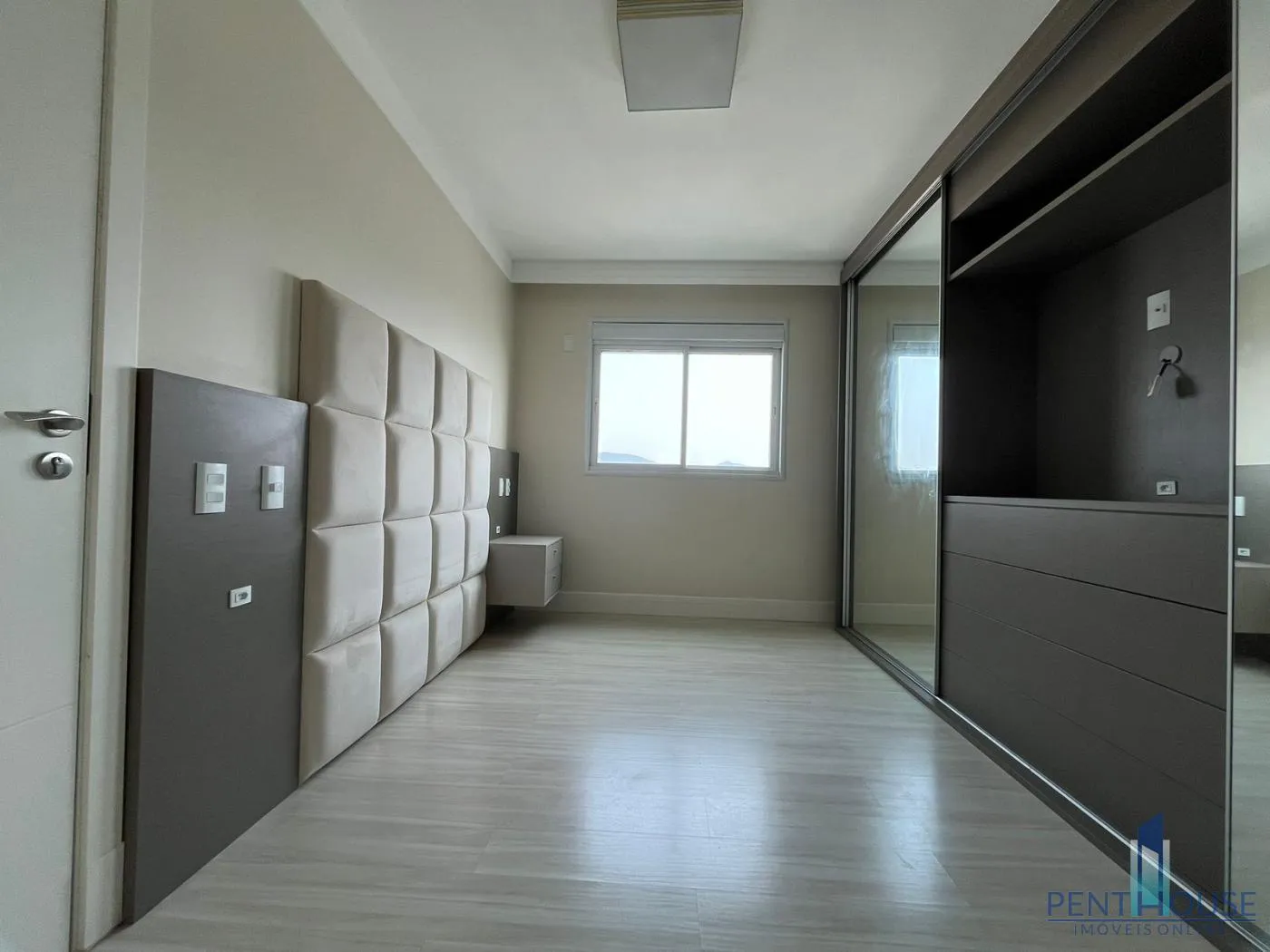 Imagem Apartamento Zona Central para Venda em Balneário Camboriú, CENTRO, 4 dormitórios, 4 suítes, 5 banheiros, 3 vagas