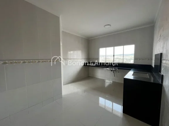 Imagem Linda casa à venda em Mirante do Lenheiro, Valinhos. Este sobrado possui 3 quartos, incluindo uma s...
