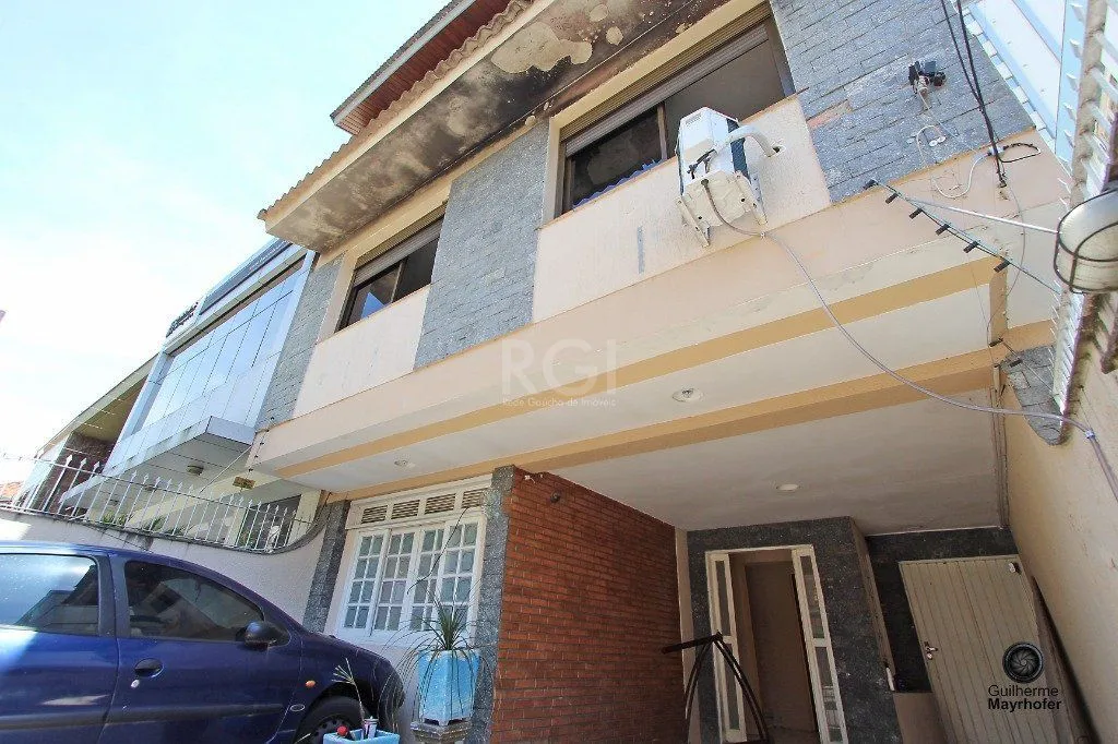 Imagem Casa para Venda - 300m², 6 dormitórios, sendo 1 suites, 3 vagas - Menino Deus