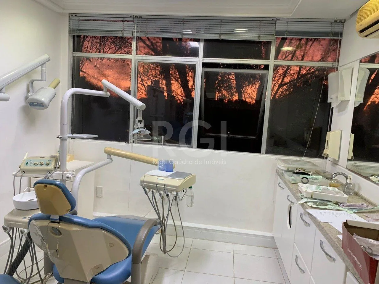 Imagem Sala comercial com 40m² privativos localizado no bairro Petrópolis em Porto Alegre/RS.