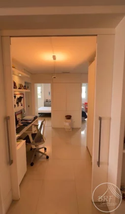 Imagem Apto. Alto Padrão em Coqueiros, Frente Mar com 4 Suítes e 300m² Privativos