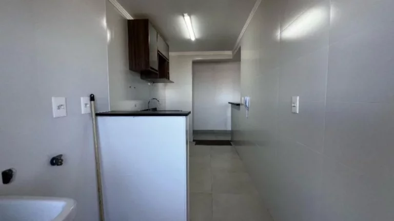 Imagem Apartamento 1 suíte, sala com sacada gourmet, imóvel à venda no Bairro Tupi/Praia Grande, apartamento com vaga de 1 garagem, Lazer completo c/ quadra poliesportiva. Á venda Imobiliaria Consulte Imoveis.