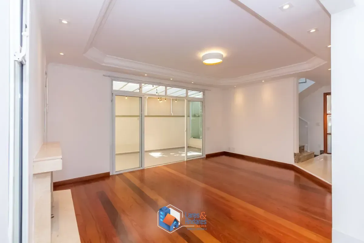 Imagem Casa no condomínio Condomínio Stephanie para venda com 4 quartos, sendo 2 suítes, 315m²