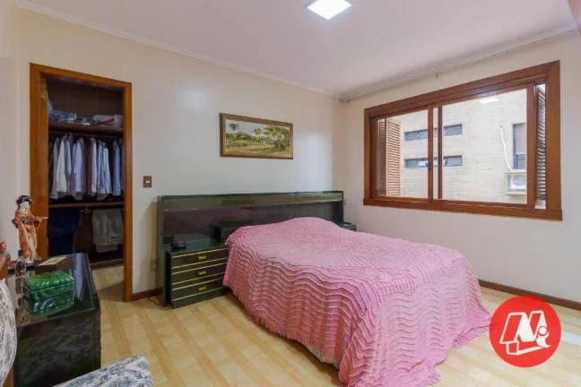 Imagem Cobertura no bairro Petrópolis, 3 dormitórios, suite. vagas e piscina. ,