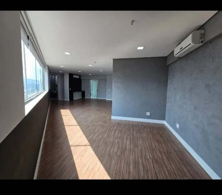Imagem Conjunto de Salas Comerciais com Vista Panorâmica em Alphaville - 160m², 5 Banheiros e 3 Vagas Cobertas