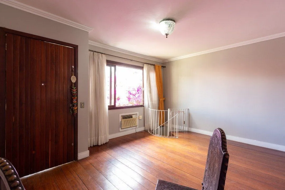 Imagem Casa para Venda - 202m², 3 dormitórios, sendo 1 suites, 2 vagas - Cristal