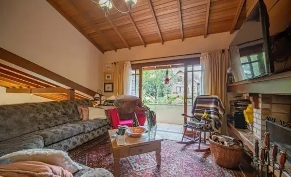 Imagem Casa em Gramado de 4 dormitórios e 4 vagas