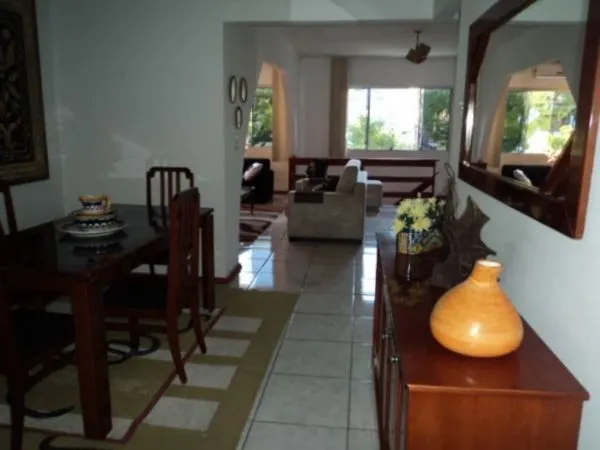 Imagem Casa para Venda - 450m², 3 dormitórios, 1 vaga - Floresta