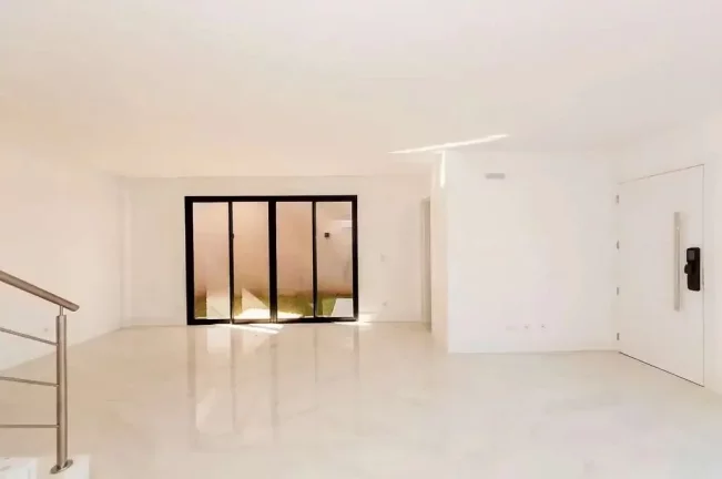 Imagem Sobrados Triplex com 3 quartos Pronto para Morar nas Merces