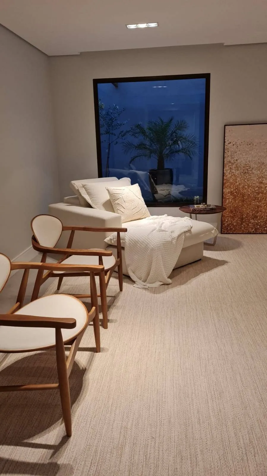 Imagem Casa Sobrado de 400m² de Área Construída Localizada no Alphaville Residencial 2!